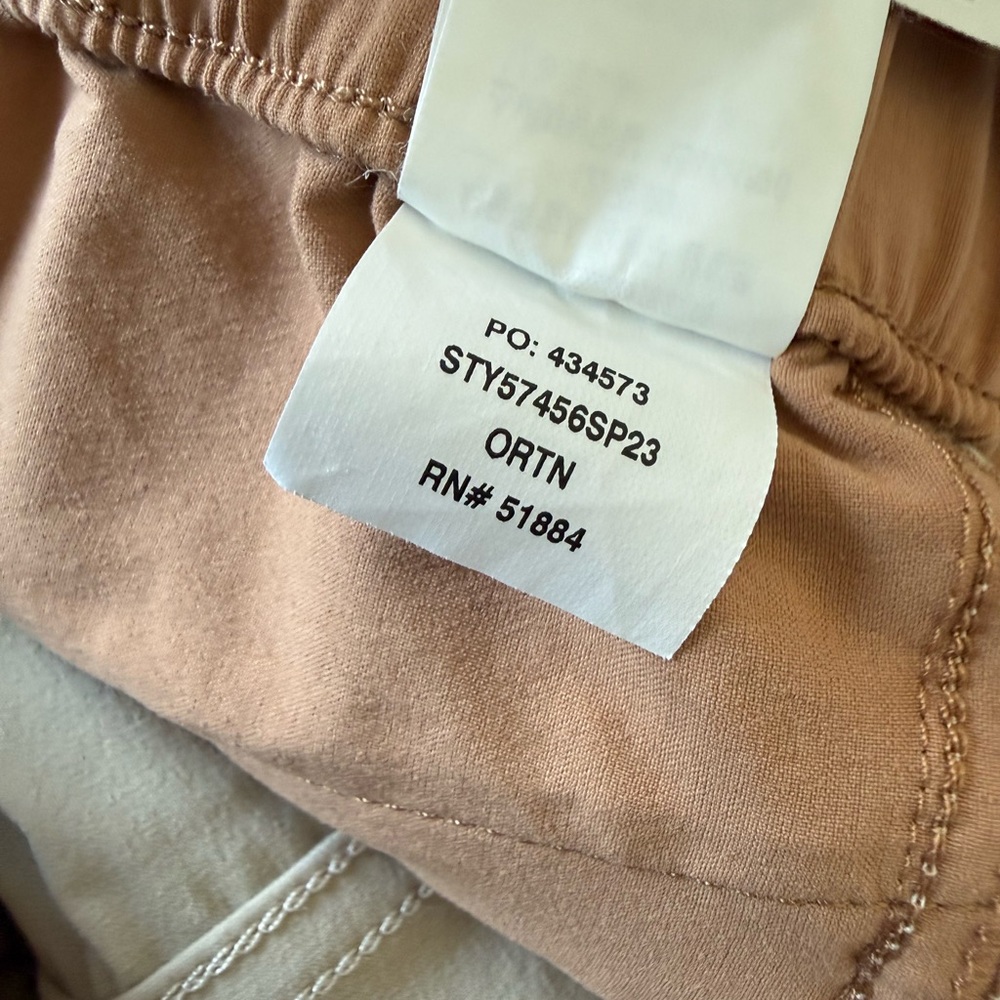 NWOT Patagonia Women's Outdoor Everyday 4" Shorts (Oar Tan) - Picture 8 of 8